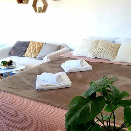 アパート Chez Romy - Studio Equipe Avec Wifi - Proche Plage Deauville トゥルジェヴィル